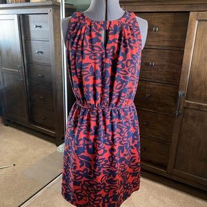 Sleeveless dress with elastic waste